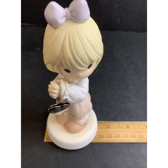 Precious Moments 'Friends Are Held Within The Heart' 2003 C0023 - Picture 8 of 9